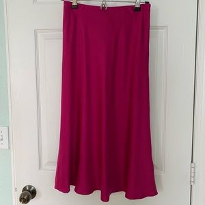 NWT Express silky skirt in fuchsia
